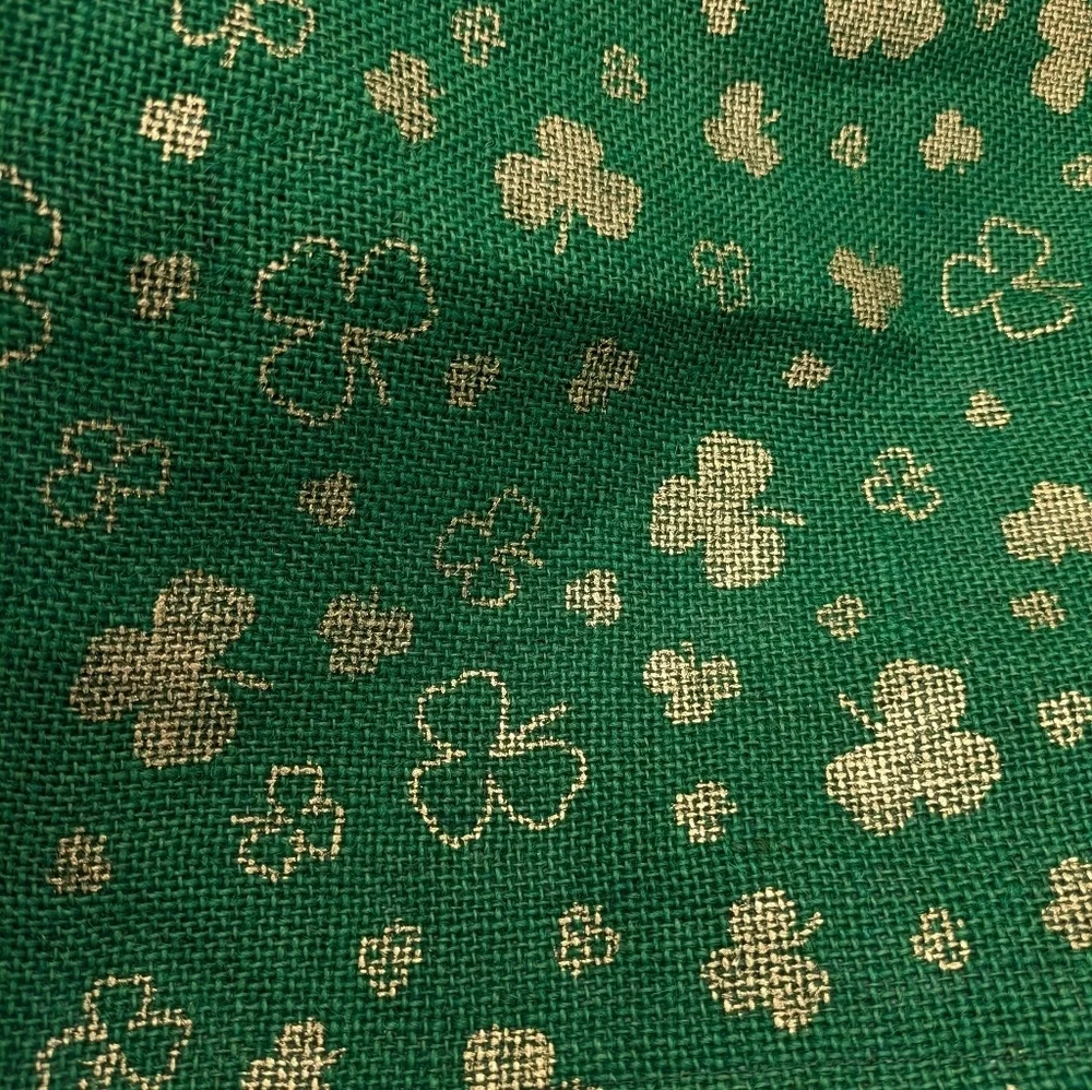 NWT Cupcakes And Cashmere Green Gold St Patrick's Day Clover Placemats
